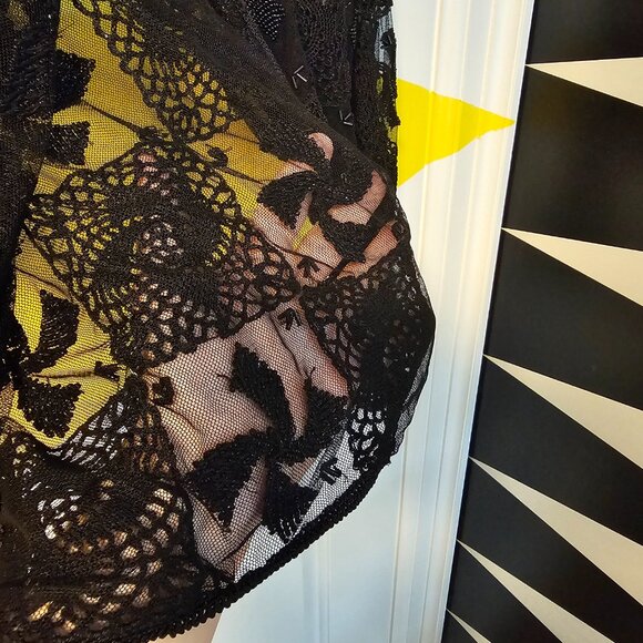 Pretty Cropped Beaded Bolero/Jacket/Cardigan - Picture 7 of 11